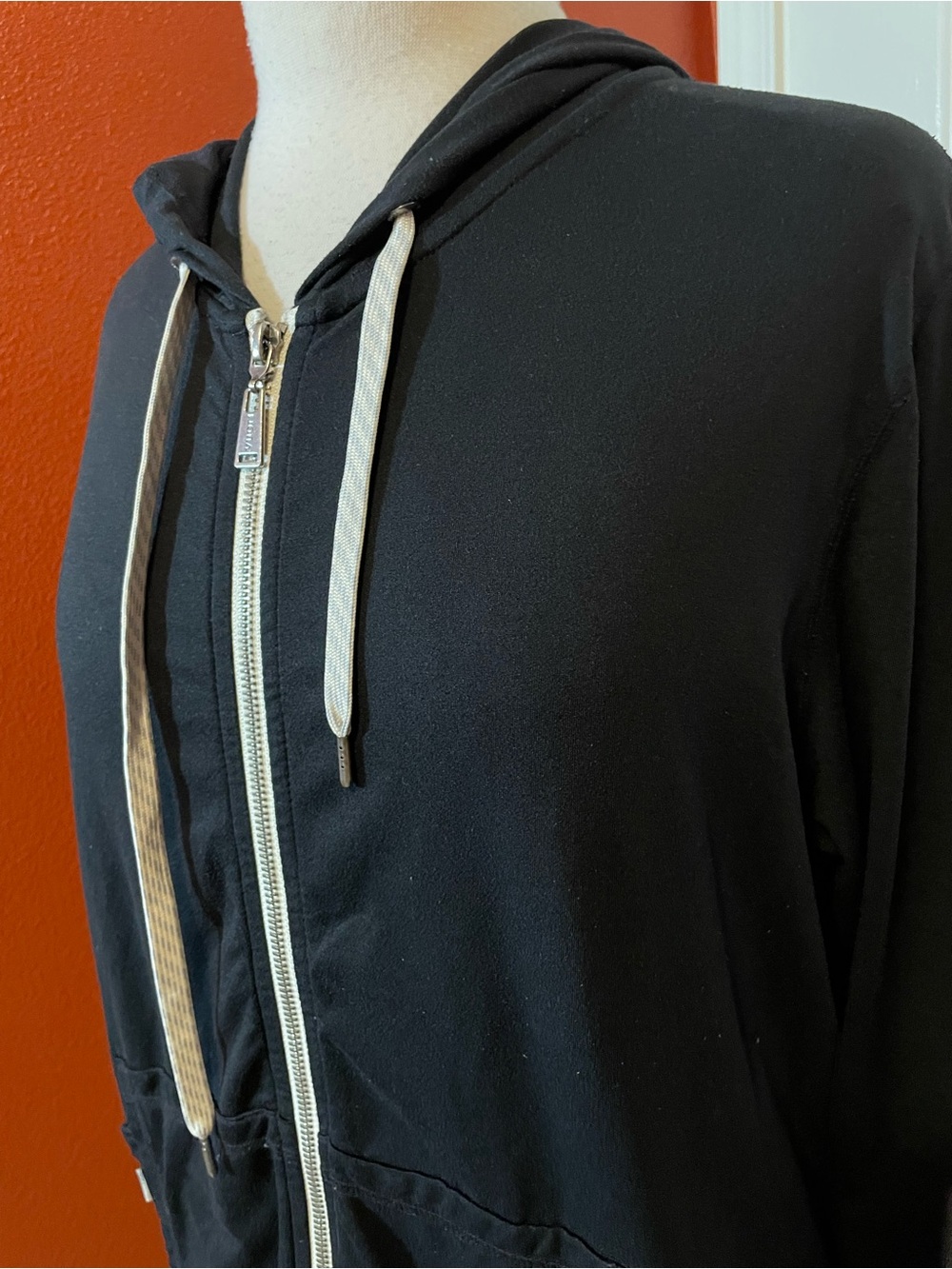 Vuori Women’s Halo Performance Black Full Zip Lightweight Hooded Sweatshirt - Picture 3 of 5